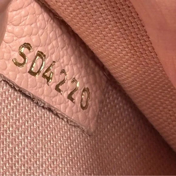 Gorgeous Louis Vuitton Felicie Empreinte Rose - Picture 5 of 16